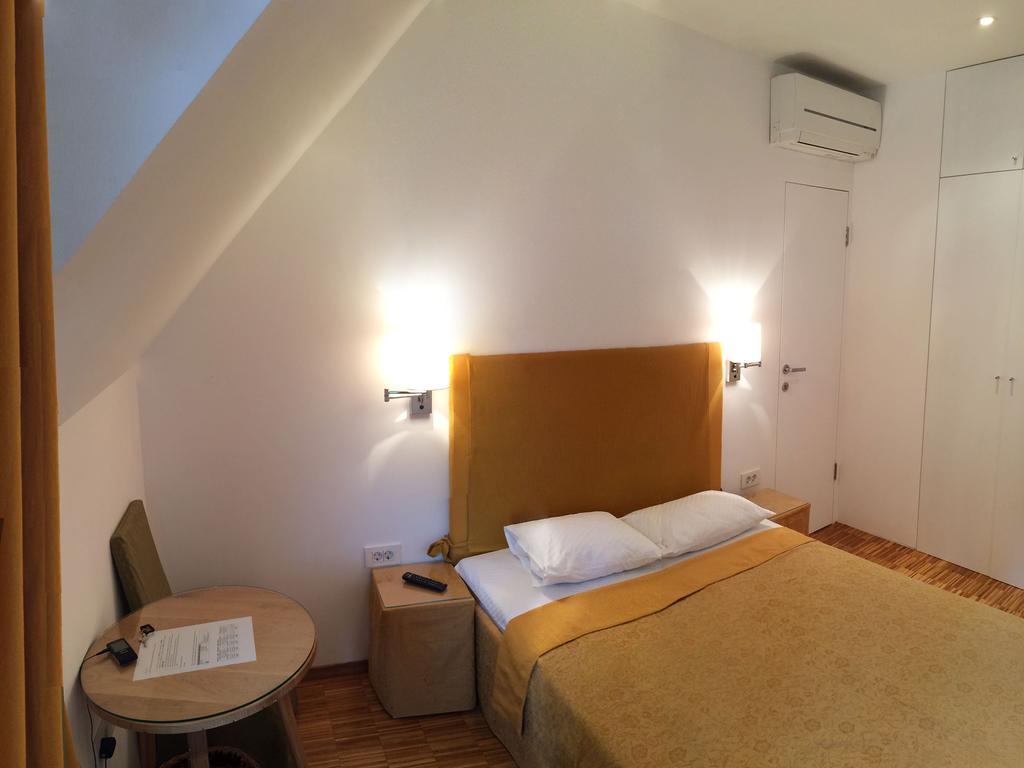 B&B Petra Varl Accommodation Ljubljana Exteriör bild