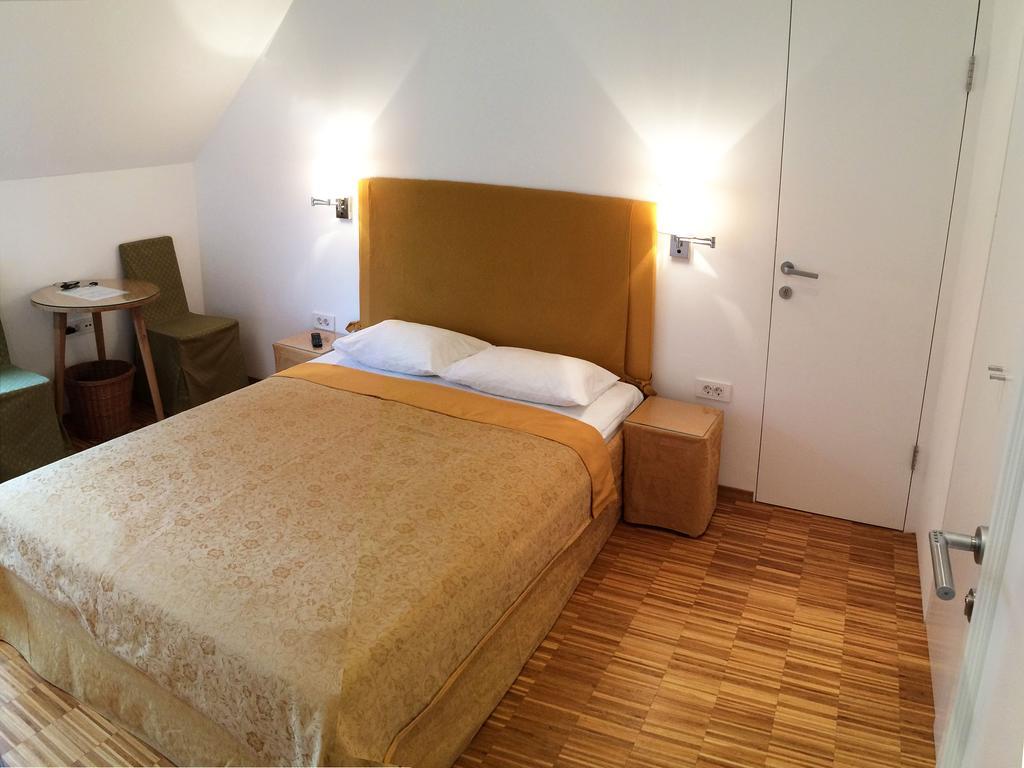 B&B Petra Varl Accommodation Ljubljana Exteriör bild